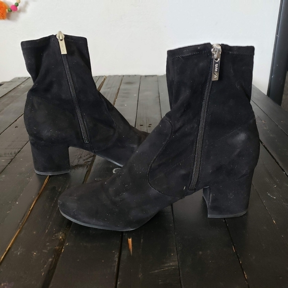 Unisa Black Unkianna Mid Calf Faux Suede Bootie Women's 8 Stretch Block Heel - Picture 3 of 8